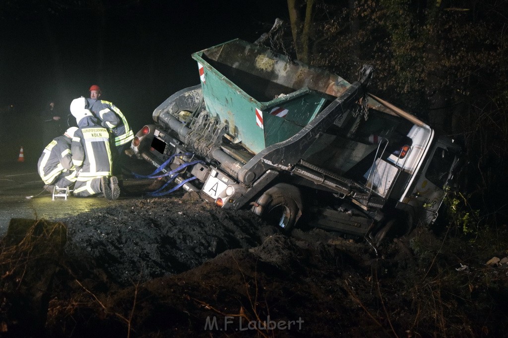 Container LKW umgestuerzt Koeln Brueck Bruecker- Dellbruecker Mauspfad P224.JPG - Miklos Laubert